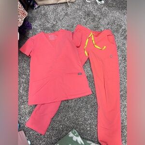 Women’s Coral Figs Set